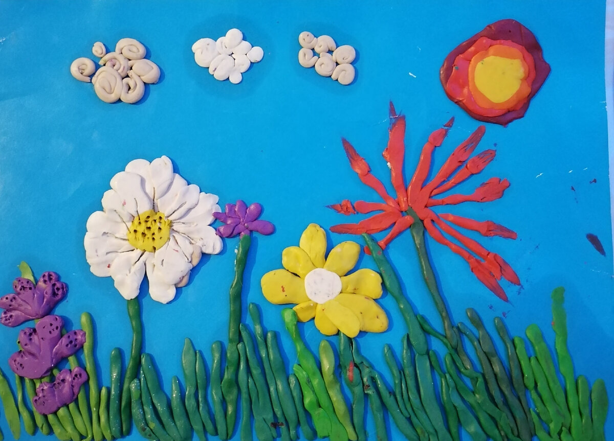 Такое может сотворить ребёнок в хорошем настроении. Слепила внучка из пластилина