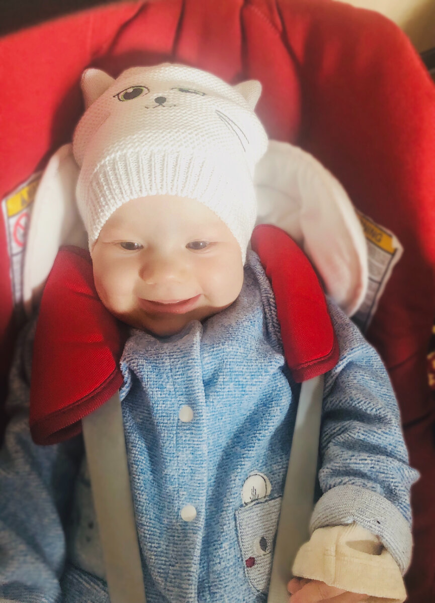 Скоро начну делать гимнастику с мамой и старшей сестрой.