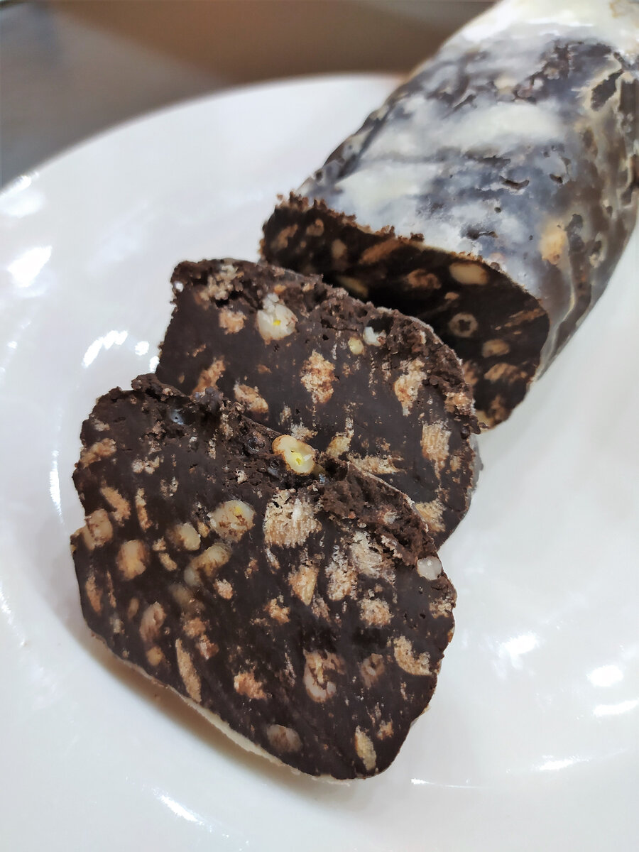 шоколадное салями (Salame al cioccolato), фото автора.