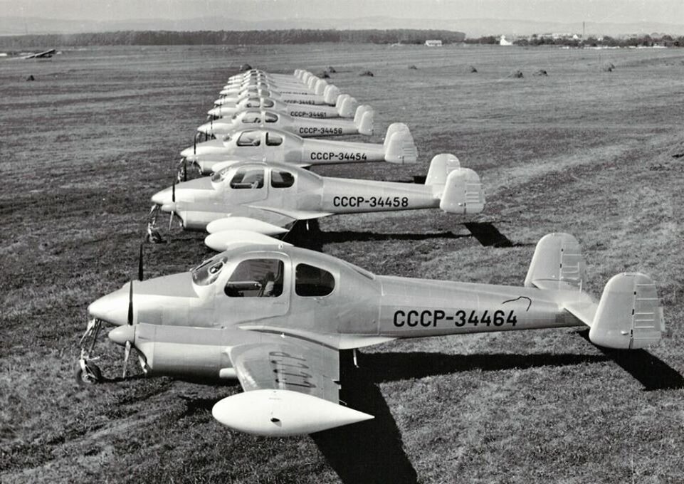 Линейка самолетов L-200D, предназначенных для работы в советском Аэрофлоте. Самолеты на первом плане попали в УТО-2.