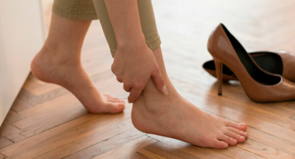 Источник - https://vascul.ru/articles/how-to-remove-leg-swelling-in-varicose