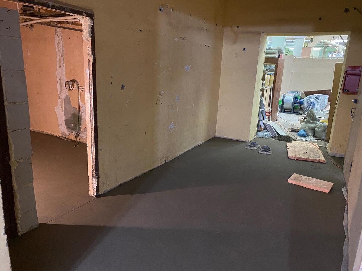 Полусухая стяжка в производственном цеху