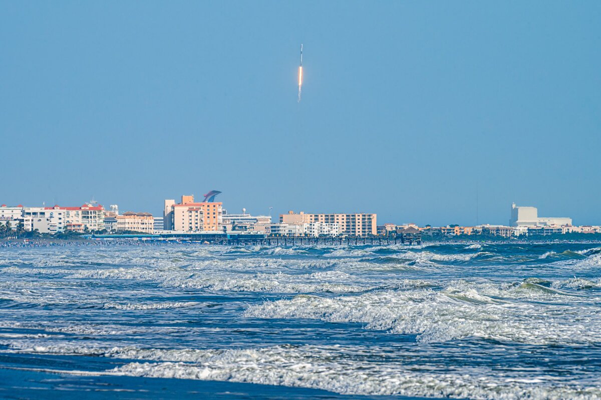  Полёт ракеты-носителя Falcon 9 над Флоридой, фото Джона Крауса