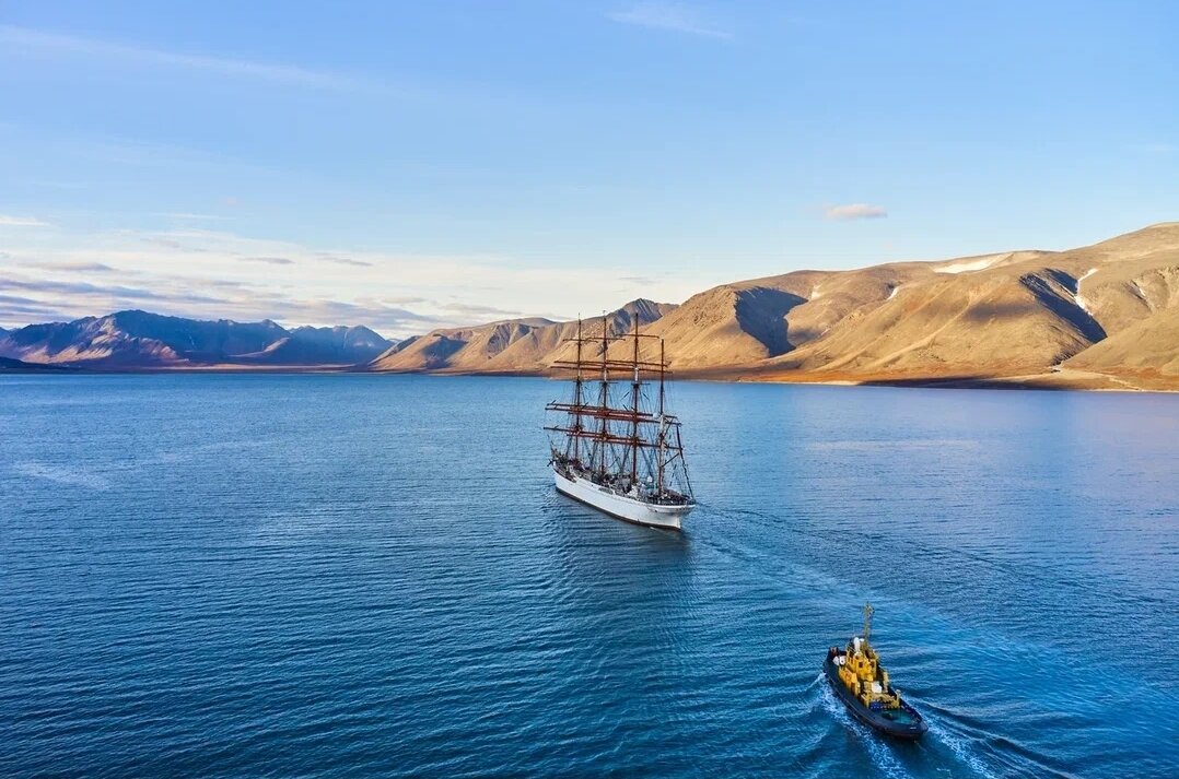 Морской порт п. Эгвекинот. Парусник "Седов" © Роман Малыхин