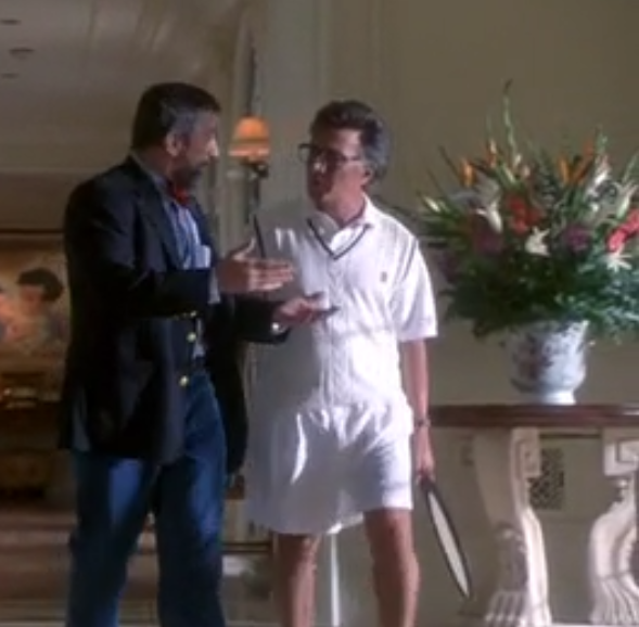 Дастин Хаффман и Роберт Де Ниро в фильме «Хвост виляет собакой». Герой Де Ниро говорит: «Мы помним слоганы, но не войны!» Скриншот экрана компьютера.