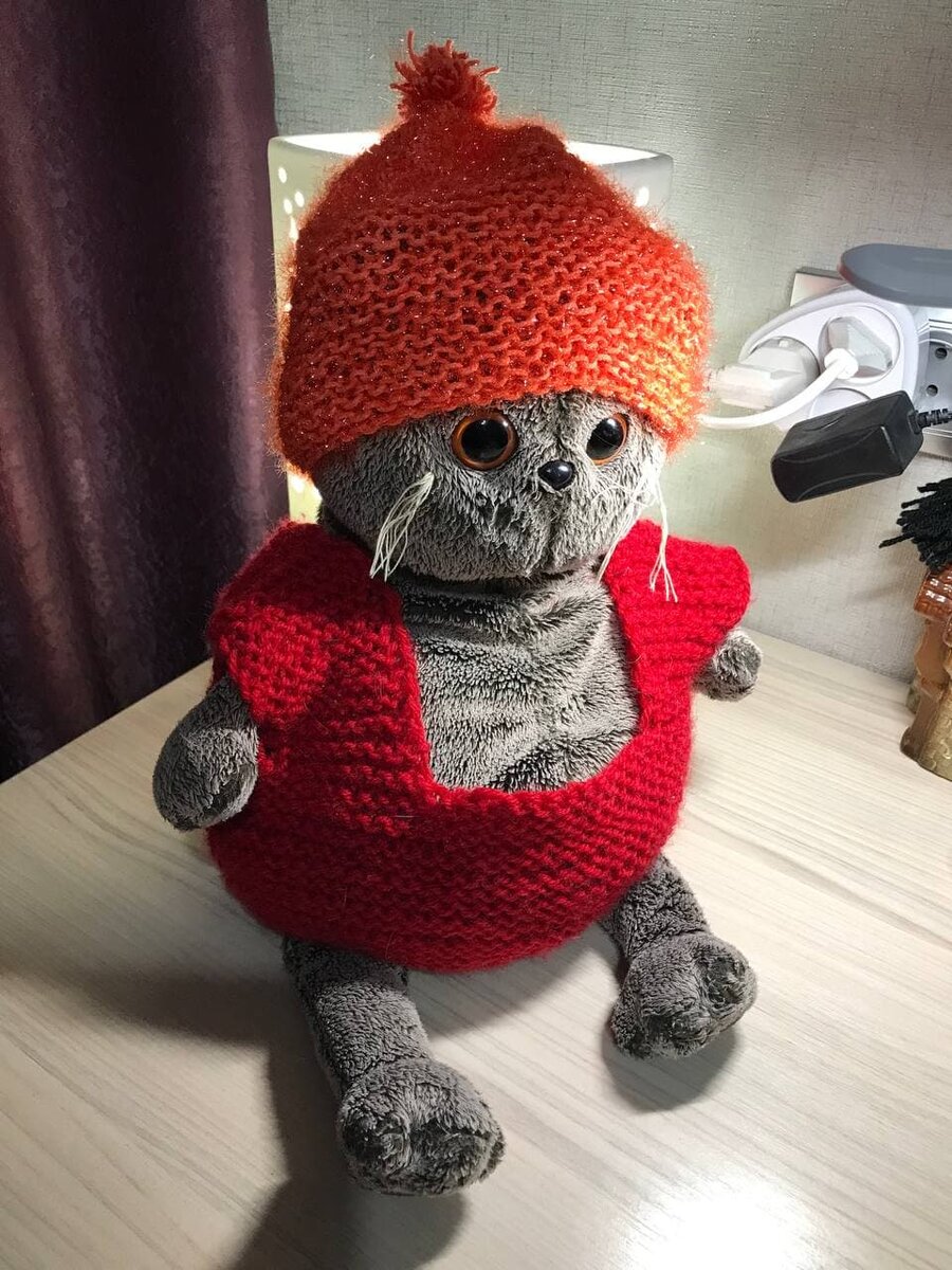 Шарик на шапочку изготовила Мила