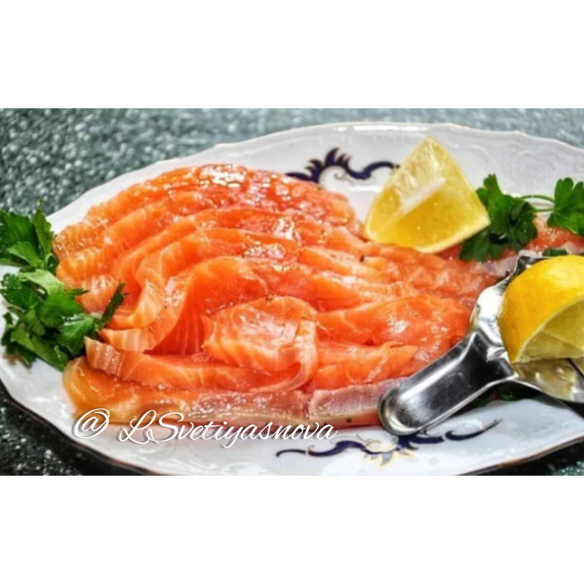  Засолила семгу. Дел на 10 минут, зато через 5 дней гарантирован великолепный результат. И просто рыбку порезать, или салатик какой-нибудь, или блины с семгой - ах как вкусно