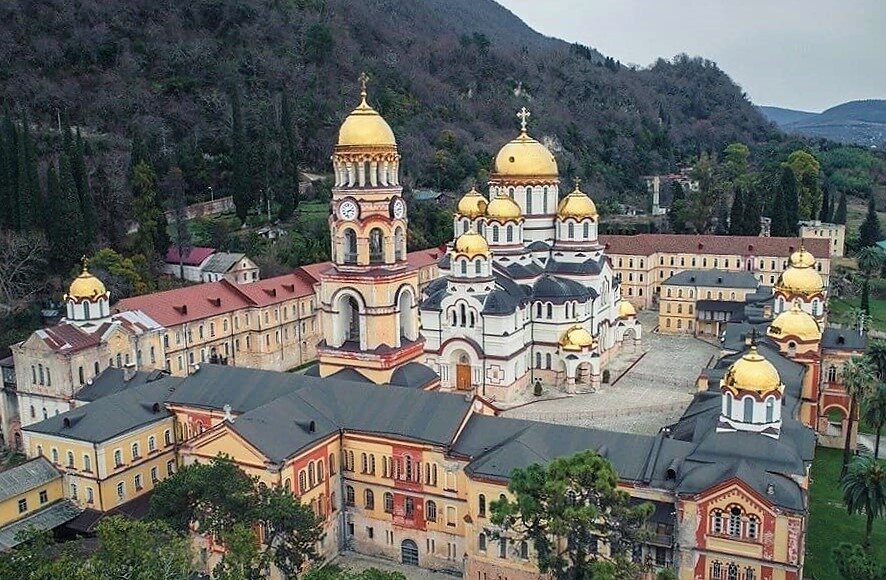 Логично, что в центре убежища всегда стоит Энергоблок!