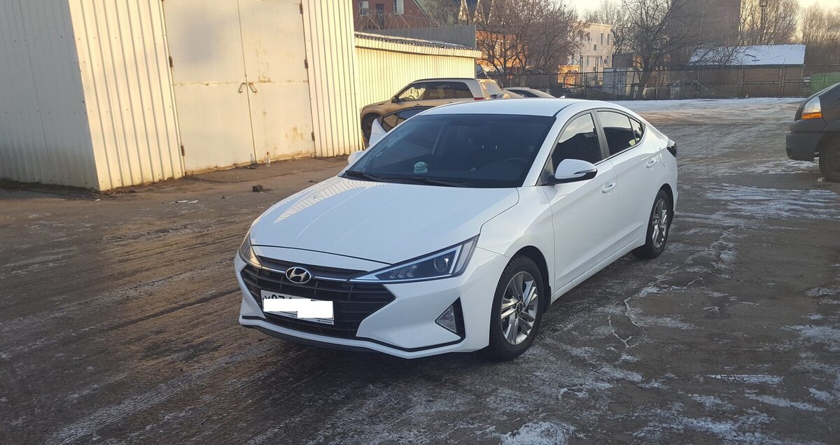 Elantra  2020ого года не так часто можно встретить на дорогах, а вот почему  владелец этого автомобиля не понимает и сам т.к. своей "лантрой" он  доволен очень сильно