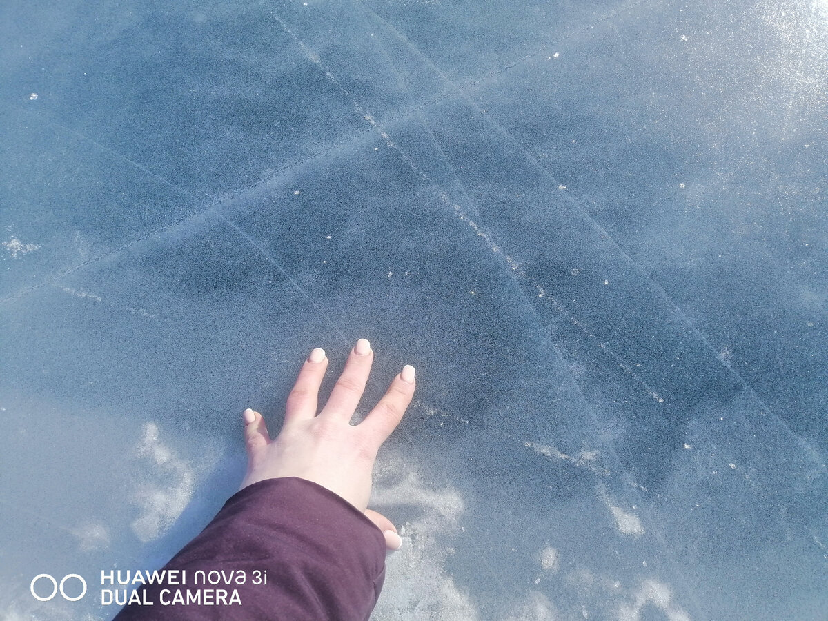 Байкальский лёд в апреле 