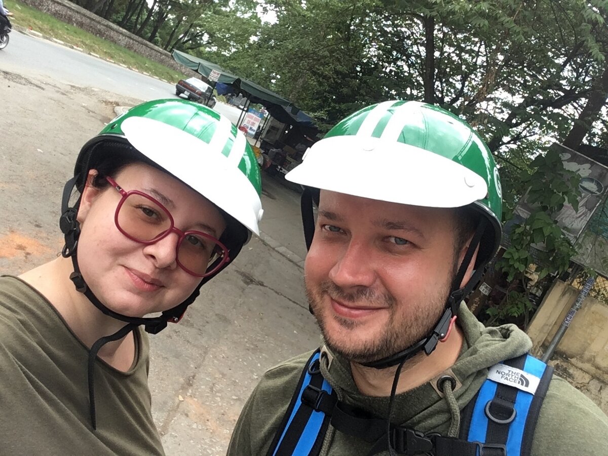 К поездке на мототакси готовы! Хюэ, Вьетнам.