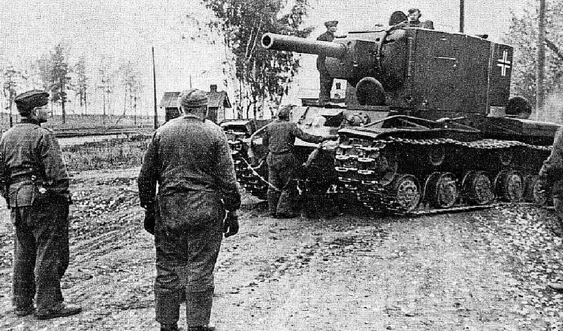 Трофейный танк КВ-2.