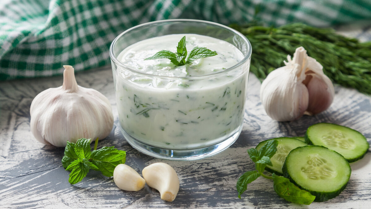 Огуречный соус с чесноком