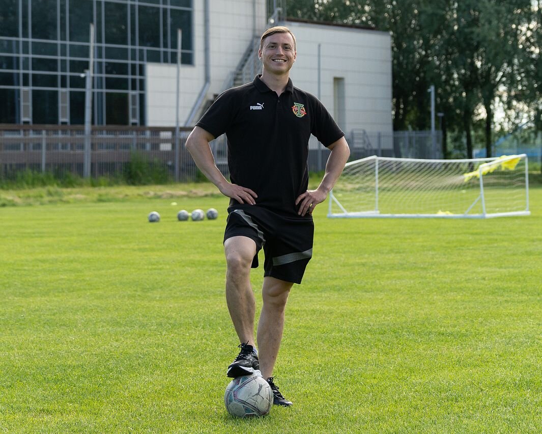 Александр Николаев