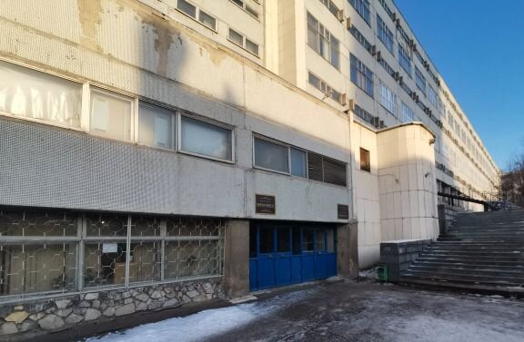 Предприятие производило радиостанции для военных в годы ВОВ, теперь его сносят