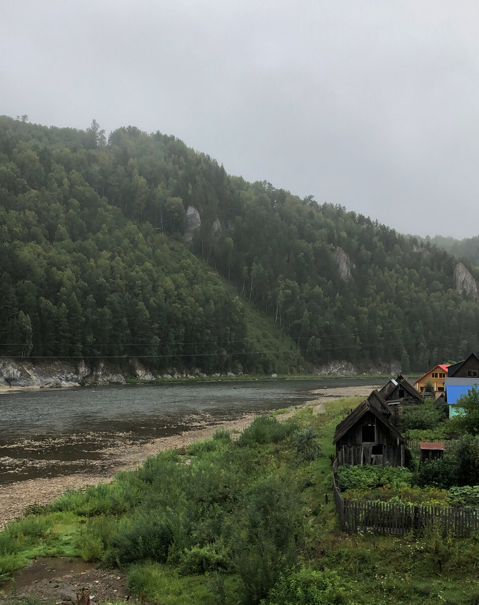 Вид на Кию, посёлок Макарак