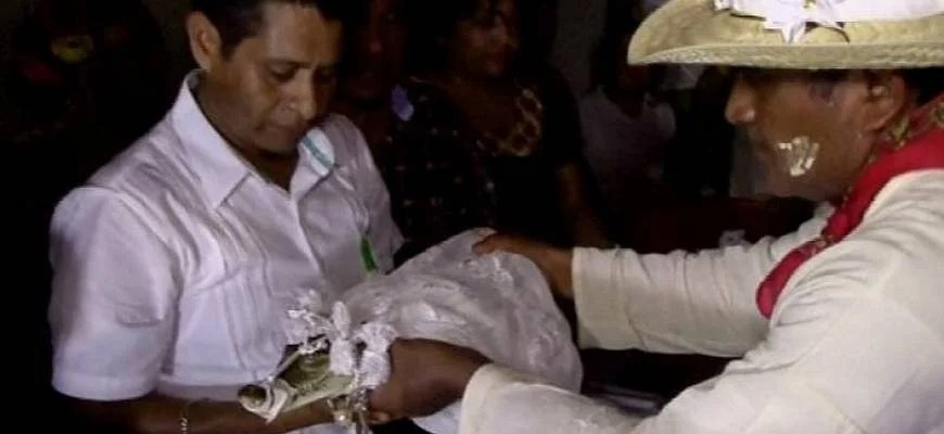 Мэр мексиканского городка женился на крокодиле neonetwork.pk