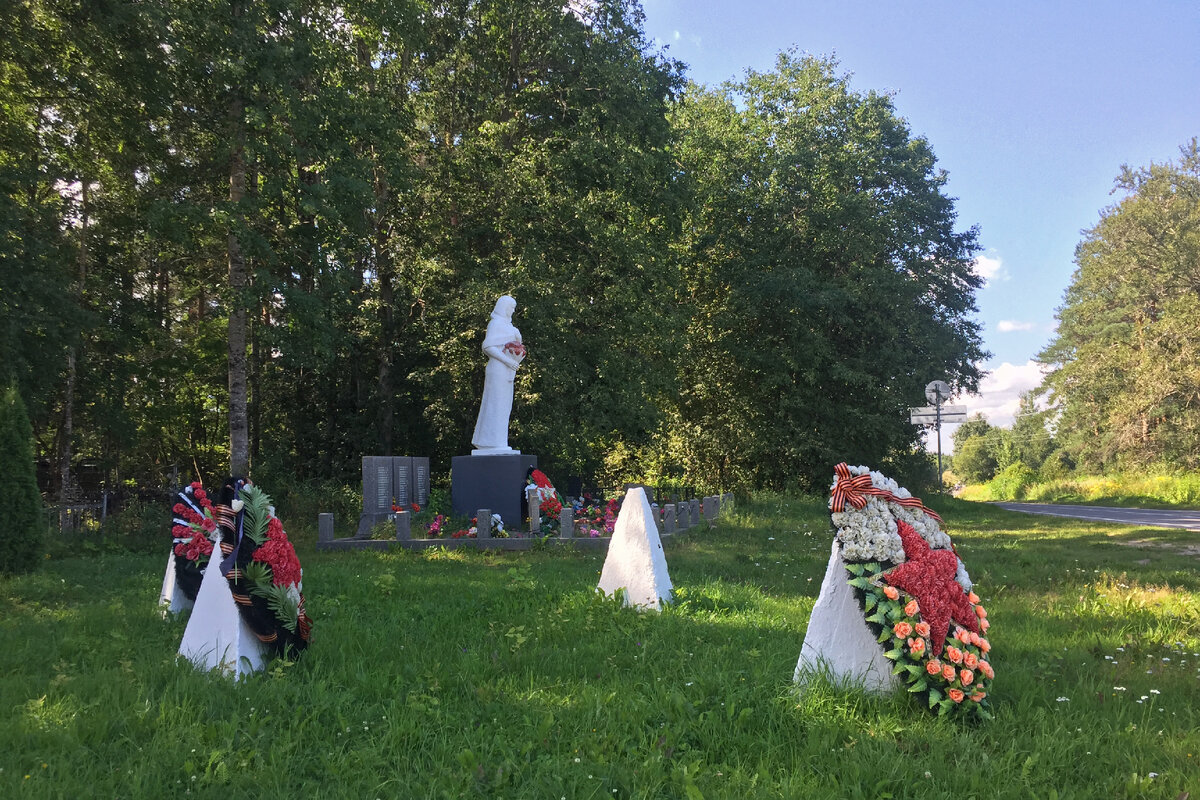 д. Даймище - памятник Гражданской войне в России и скульптура 