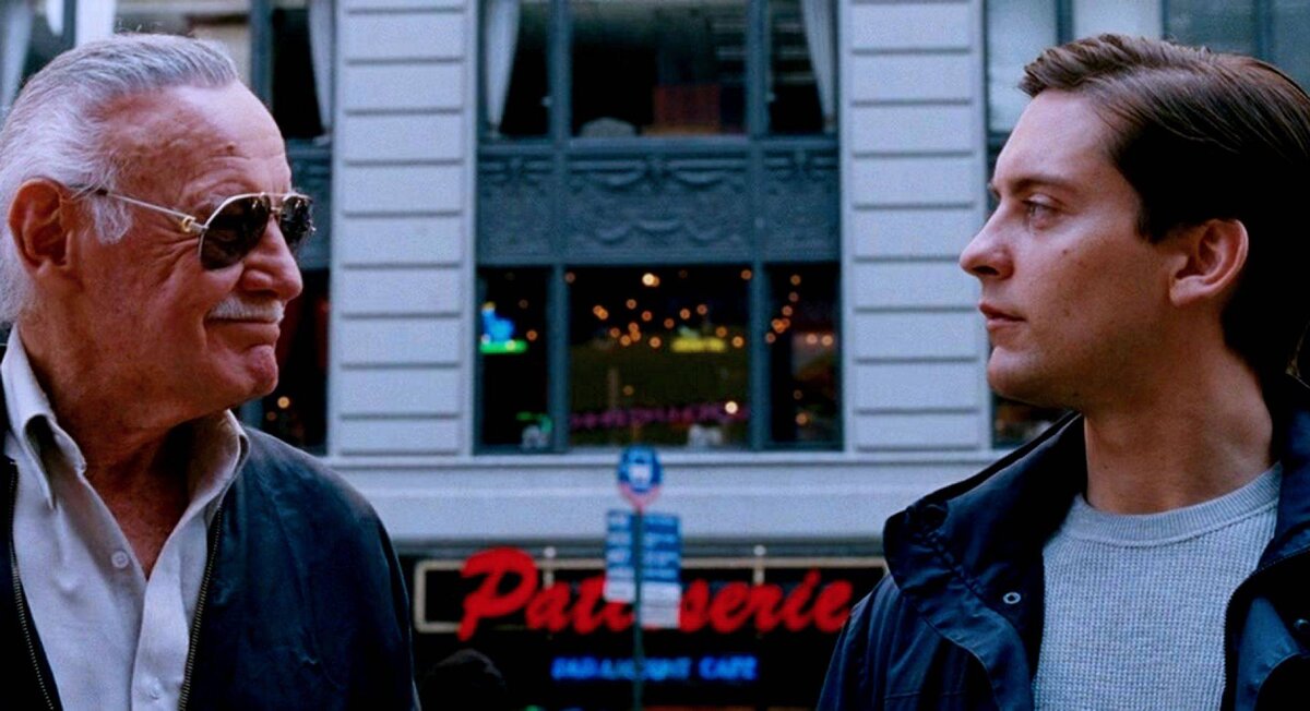 Stan lee камео. Стэн ли камео в фильмах. Стэн ли в блейд камео. Стэн ли камео человек паук. Stan lee камео.