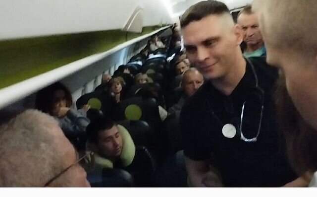    Петербургские медики спасли пассажира на борту самолета t. me/gpmu_org