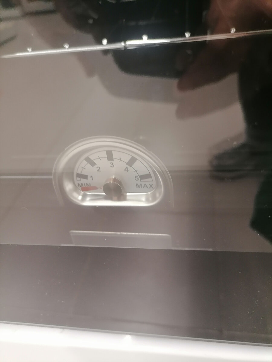 Термометр на двери духовки газовой плиты импортного производства 