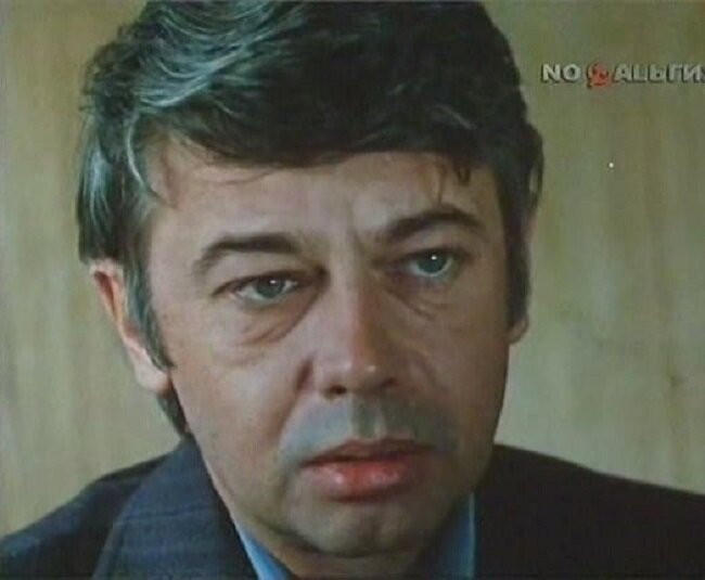 Александр Демьяненко в роли отчима Ани. Кадр из фильма «Никудышная» (1980). Скриншот.
