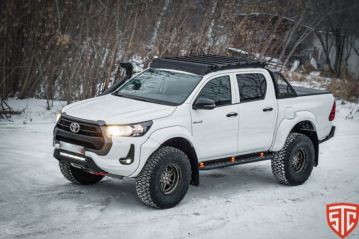 Экспедиционный внедорожник на базе пикапа Toyota Hilux обзавёлся 35-дюймовыми  всесезонными шинами MAXXIS RAZR AT. | MAXXIS RUSSIA | Дзен