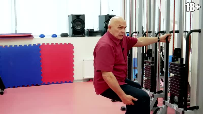 Бубновский упражнения для начинающих видео. Гимнастика Бубновского приседания. Приседания с прямой спиной по бубновскому. Приседания по бубновскому для начинающих