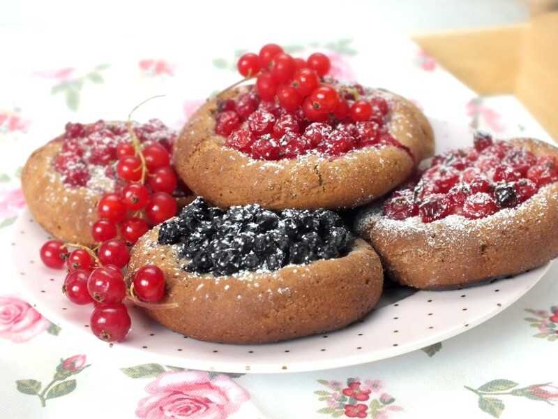 Пирожки в масле с ягодами