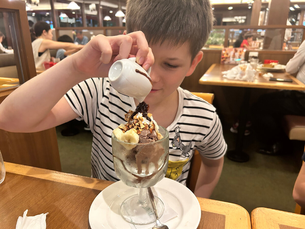 Пятница! Неделя в японской школе позади — заслужил!