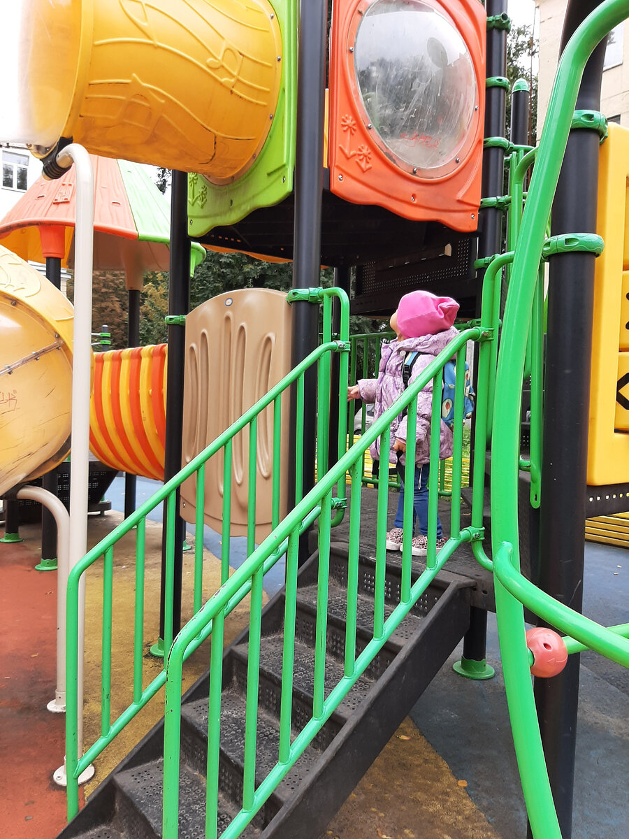 Детская площадка недалеко от нашего садика