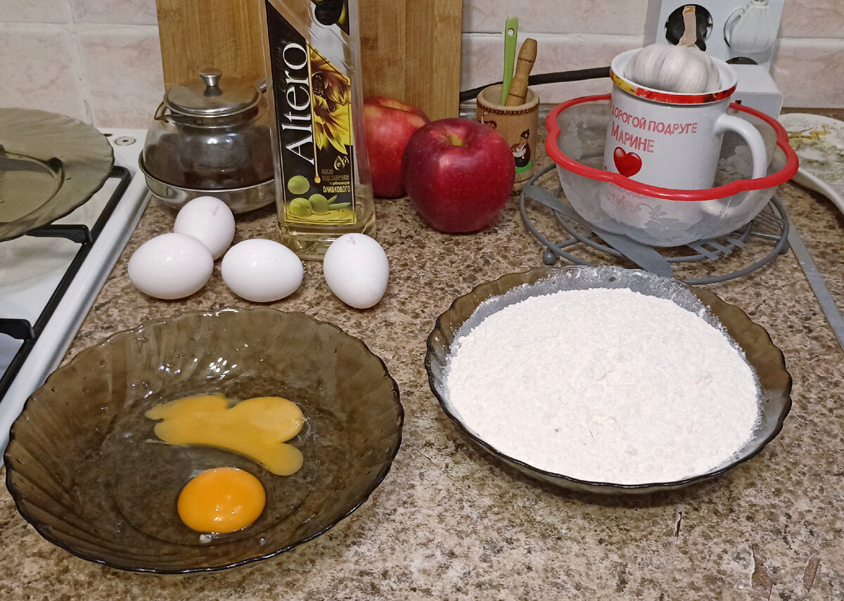 Изначально я взяла два яйца, но потом мне не хватило и пришлось добавить третье. 