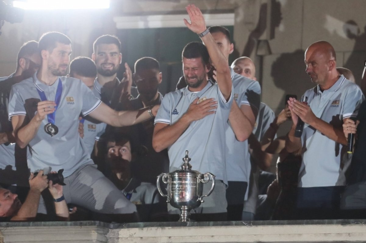    Теннисист Джокович расплакался на встрече с болельщиками в Сербии