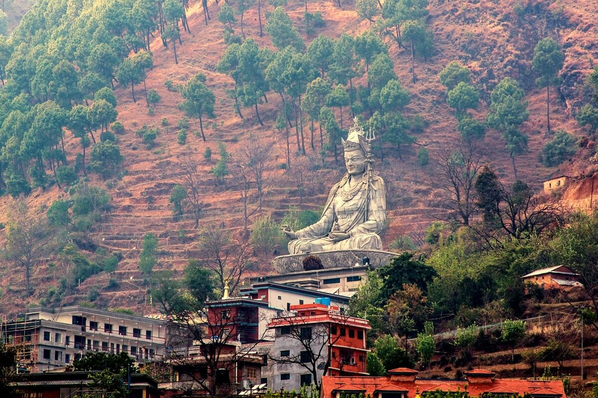 Индия непал бутан. Парпинг Непал. Гималаи Катманду. Катманду Непал горы. Храм буддизма Гималаи Непал.