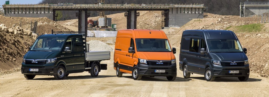 01. "Львята" семейства MAN TGE — родные братья VW Crafter нового поколения, но со своими особенностями. Об этих особенностях мы еще поговорим, а сегодня пост не столько про автомобили, сколько про антураж и атмосферу, в которой проходил тест-драйв.

