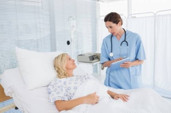 
Ученые также предполагают, что вирус способен вызывать такие состояния, как синдром Стивенса-Джонсона (некротизация кожных покровов и ороговение слизистой глаз) и микропсию (человек видит все предметы маленькими).