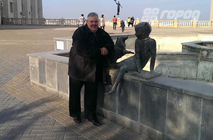 Александр Волошин. Живёт в Белгороде. Пенсионер.