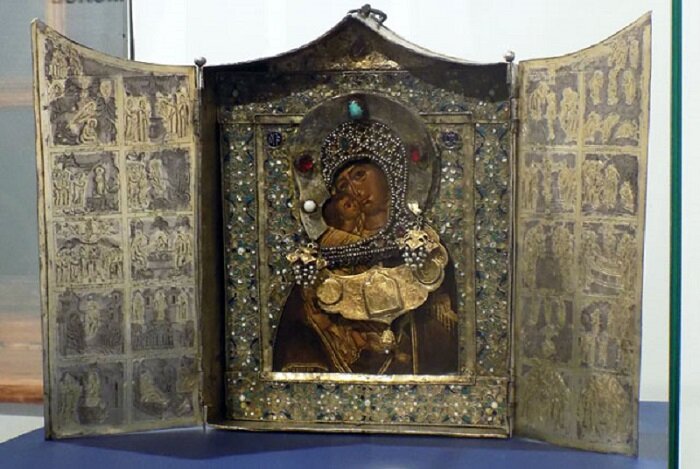 Уникальный серебряный складень-кузов XVI-XVII вв.