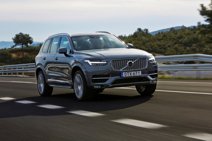 
Такой большой Volvo XC90 на таком маленьком двигателе.
