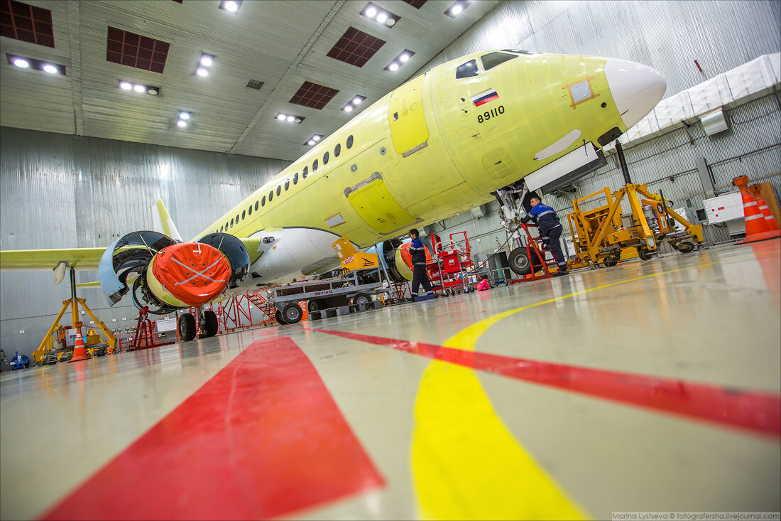 Уже в 2007 году первый опытный Sukhoi Superjet 100 был впервые представлен публике, а через год он выполнил свой первый полет. Таким образом, с момента организации производства до выпуска самолета в серию прошло всего 5 лет. На сегодня взлетели уже 162 самолёта.

