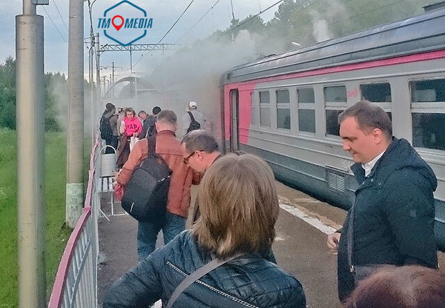 Можайск поезд. Электричка Москва Можайск. Электричка Можайск. Горит электричка в Солнечногорске. В Можайске электрички на фото.