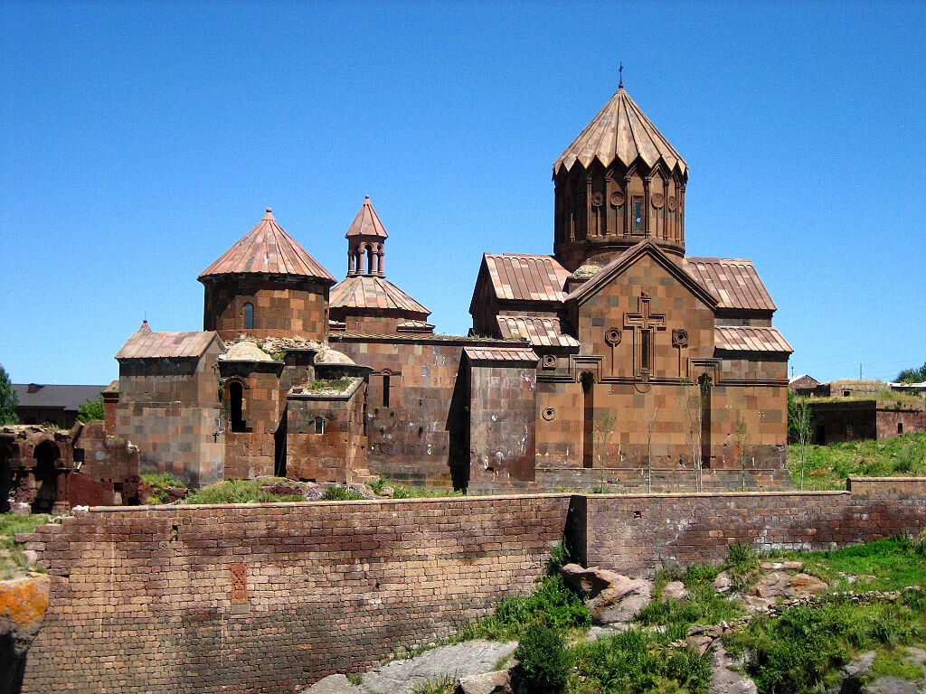 Ширак гюмри арарат ереван. Аричаванк Армения монастырь. Монастырский комплекс Аричаванк. Гюмри монастырь Аричаванк. Армянская Церковь Гандзасар.