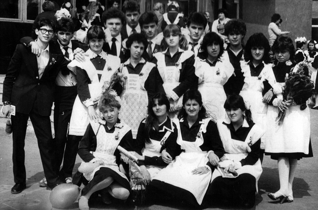 Чаган 1966г. Андижан школа 24 1977-1987. Выпуск1977год школа №10 Лениногорск. Выпуск 1992 школа Форос.
