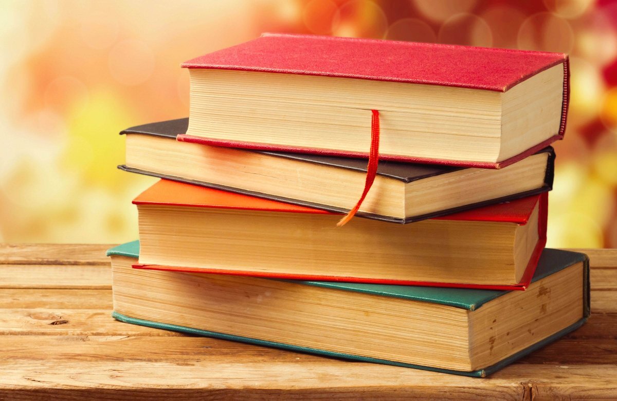 Для любителей скоротать одинокий вечер за чашечкой чая и книгой в руках, или же просто для любителей поразмыслить над прочитанным, я собрала подборку таких книг, которые натолкнуть вас на интересные мысли. Скажу сразу. Это не топ и книги расставлены в хаотичном порядке. 