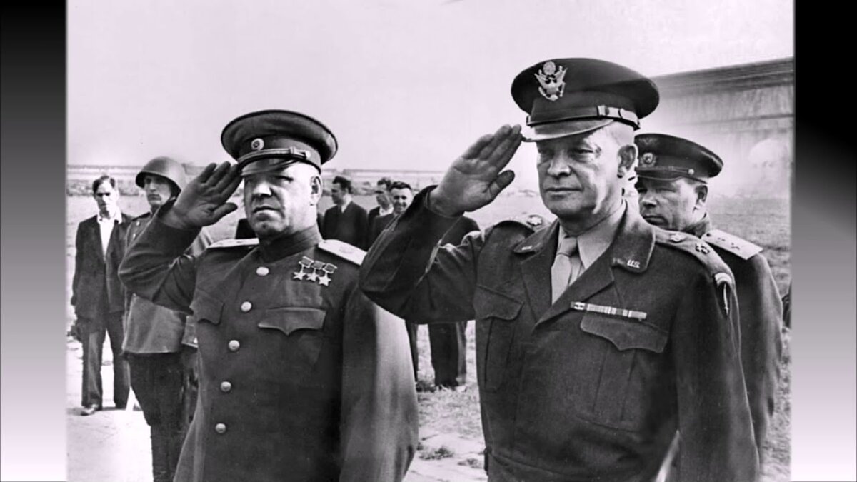 Жуков и Эйзенхауэр в Берлине, июнь 1945 года. Фото: globallookpress.com