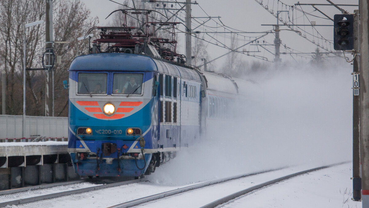 «Невский экспресс» под ЧС200-010 на скорости 200 км/ч.