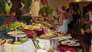 © РИА Новости / Ирина НехорошкинаТурецкие отели не хотят отказываться от системы All InclusiveРанее Сбербанк проанализировал расходы туристов по картам на различных направлениях за рубежом. Учитывались и снятия наличных в банкоматах.