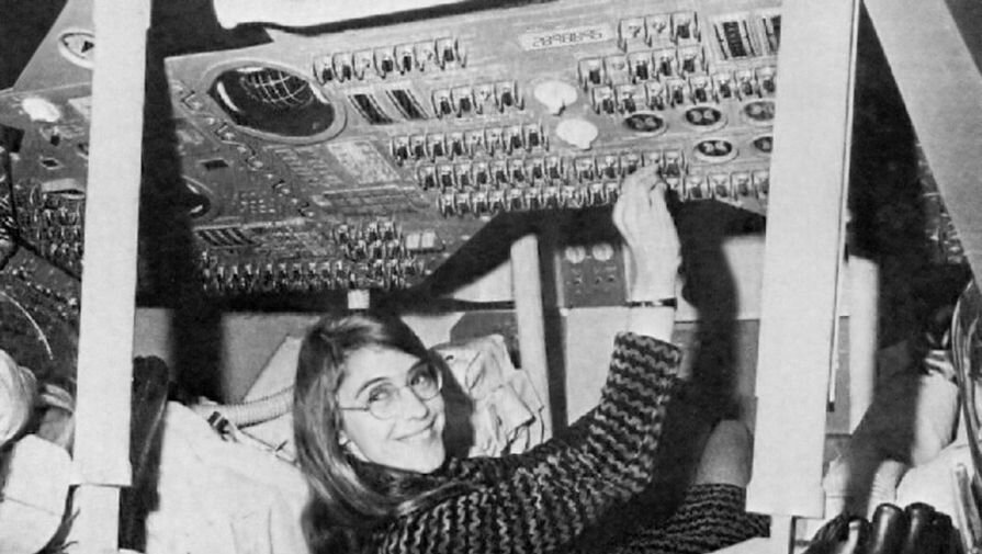 Маргарет Гамильтон во время ее пребывания в качестве ведущего разработчика ПО для «Аполлона».