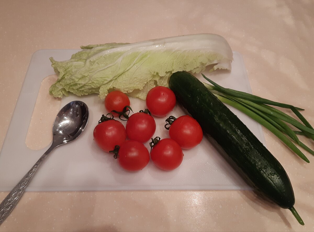 Вам нужны только овощи и ложка.