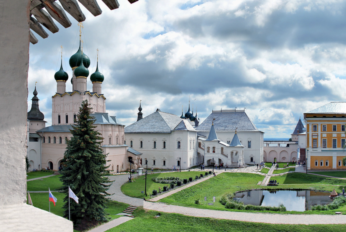 Фото ростова золотого кольца. Ростов Великий. Ростовский Кремль Ростов Великий золотое кольцо России. Ростовский Кремль панорама. Ростов Великий достопримечательности.